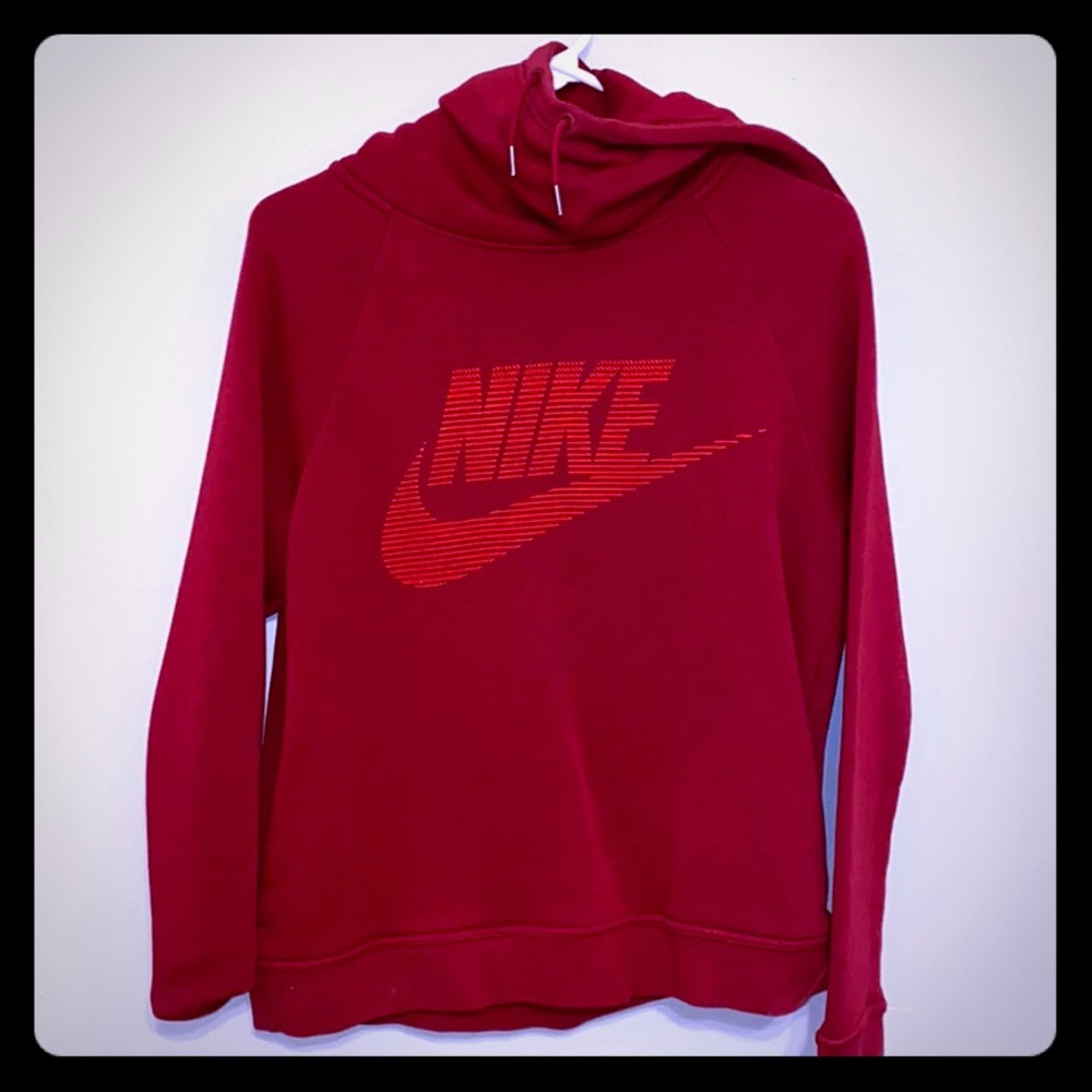 Woman’s Nike Pull Over